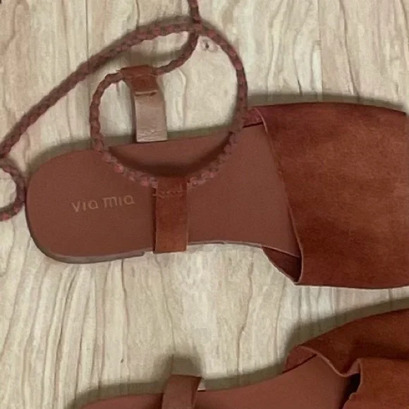 |Via Mia| Suede Strap Flats Woman’s 39 US 8 - Picture 4 of 6